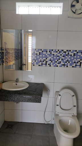 Bathroom 3, Monica Guesthouse, Kampot