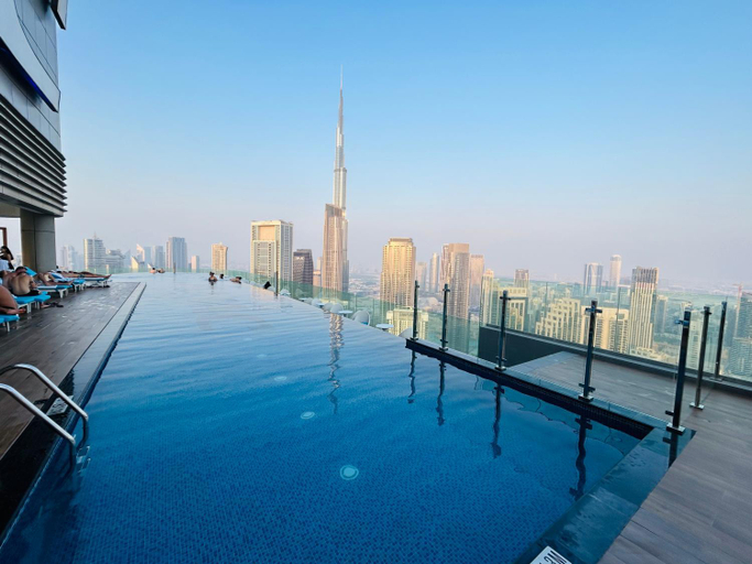 Others 2, Unique 2br with Infinity Pool view on Burj Khalifa, Dubai