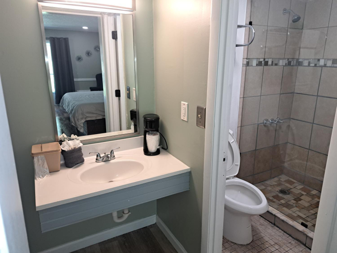 Others 4, The Modern Inn, Fannin
