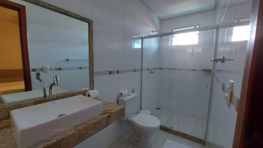 Bathroom 4, Porto Bali Hotel, Santa Cruz Cabrália