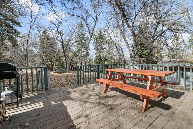Exterior & Views 5, 5 Kern's Kabin - Charming two-story cabin within walking distance to Bear Mountain!, San Bernardino