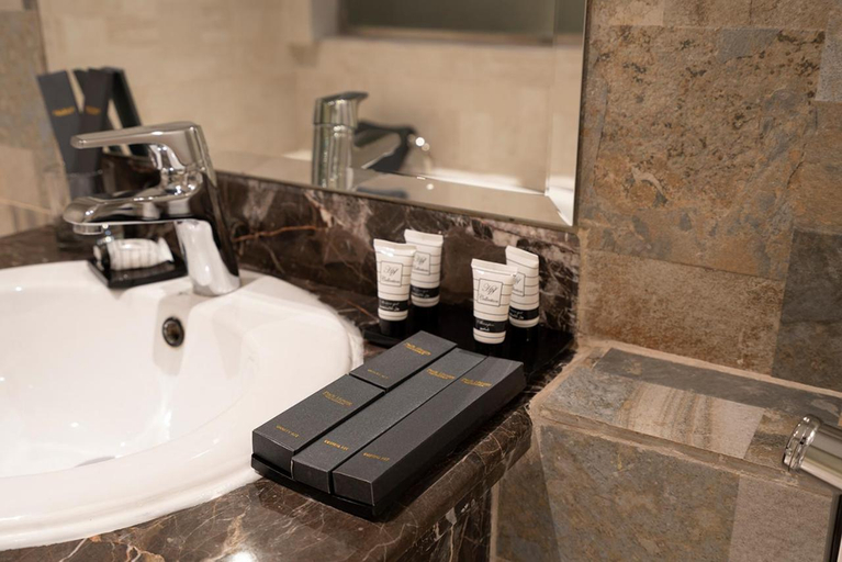 Bathroom 5, Park House Hotel Suite, Riyadh