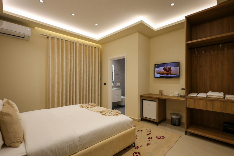 Others 4, Hotel Mimani, Beratit