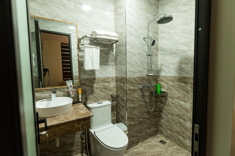 Bathroom 3, The One Hotel, Ngô Quyền