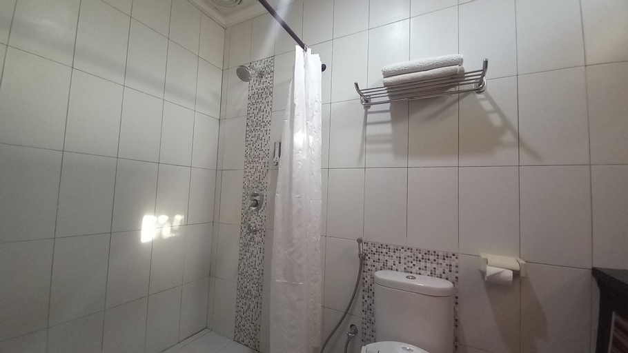 Bathroom 9