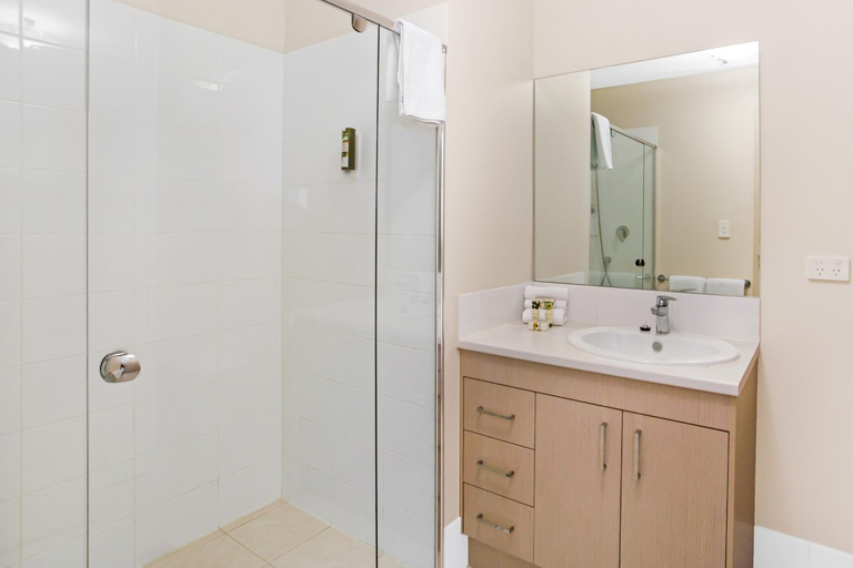Bathroom 3, Hume Serviced Apartments, Adelaide