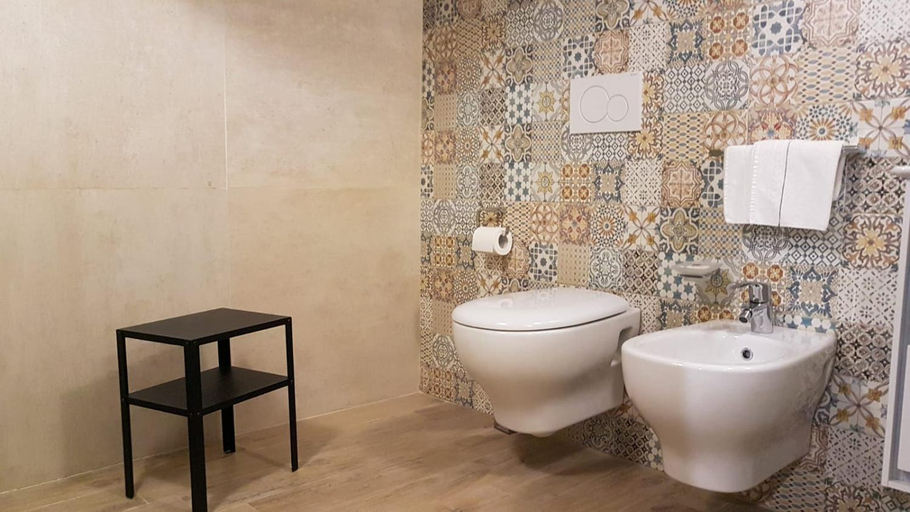 Bathroom, Duomo Attic (rooms), Salerno
