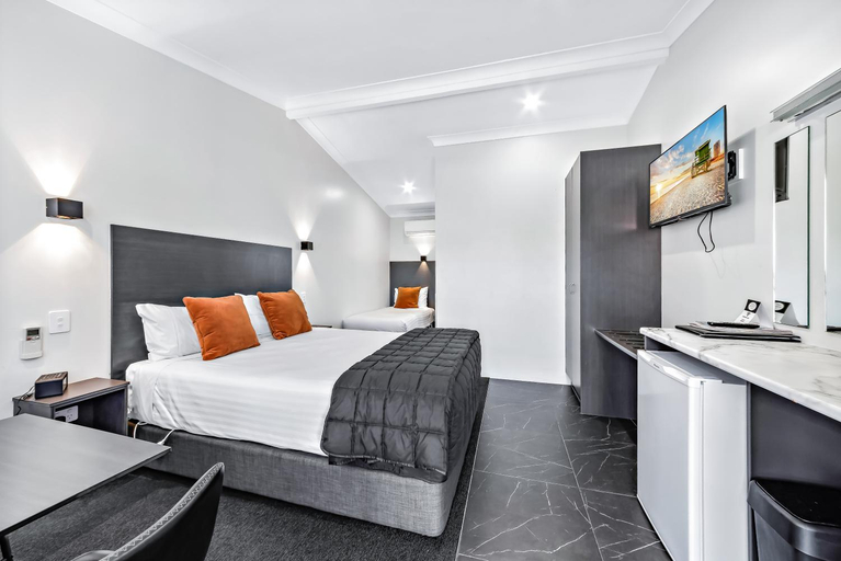 Bedroom 2, Apple & Grape Motel, Stanthorpe