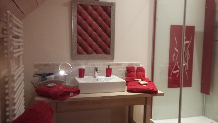 Bathroom 2, Aux Greniers a Reves, Côtes-d'Armor