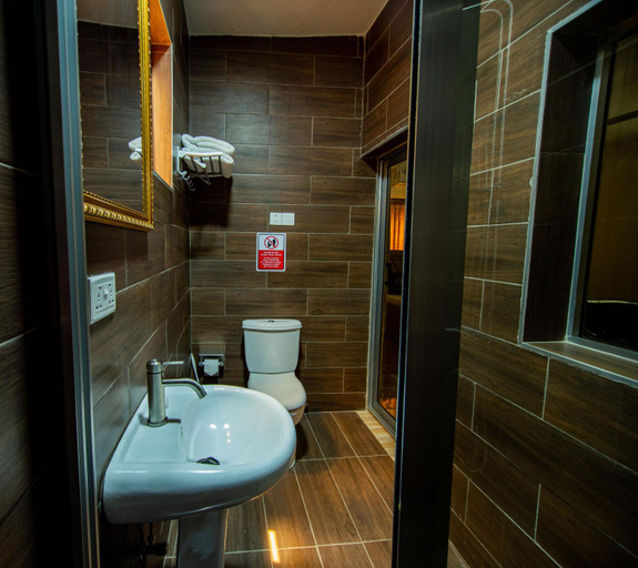 Bathroom 3, Nap Apartment Hotel, Accra