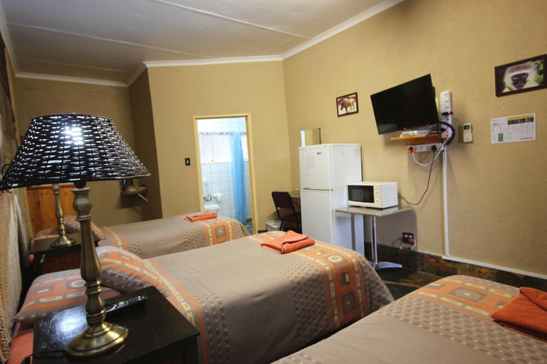 Others 3, Ingwe Guesthouse, Ehlanzeni