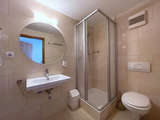 Bathroom 5, Hotel Schaffer - Steakhouse Andeo, Main-Spessart