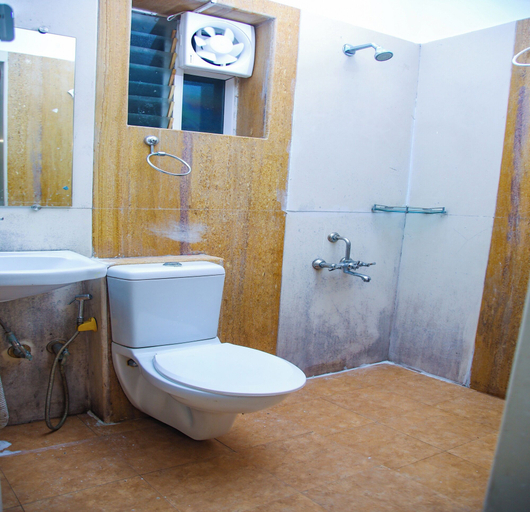 Bathroom, VS Cube Estancia, Salem