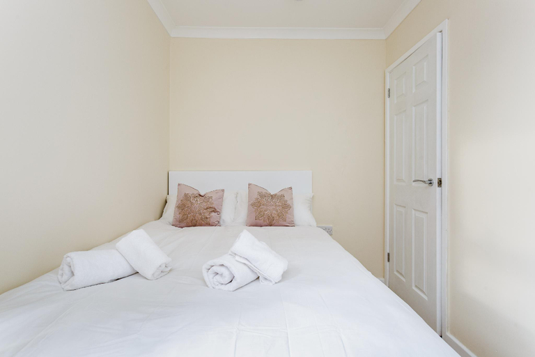 Bedroom 2, Blackberry - Stylish Self-Contained Flats in Soton City Centre, Southampton