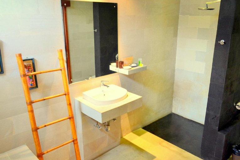 Bathroom 14