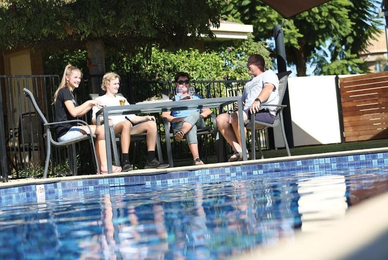 Sport & Beauty 4, Jacaranda Apartments, Swan Hill - Central