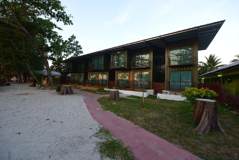 Exterior & Views