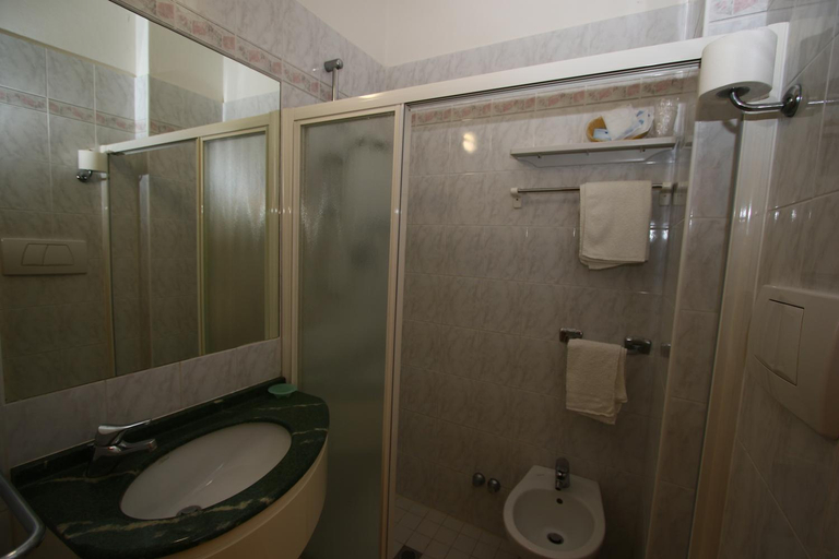 Bathroom, Hotel Marco Polo, Rimini