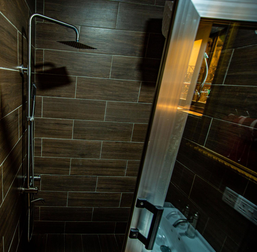 Bathroom 4, Nap Apartment Hotel, Accra