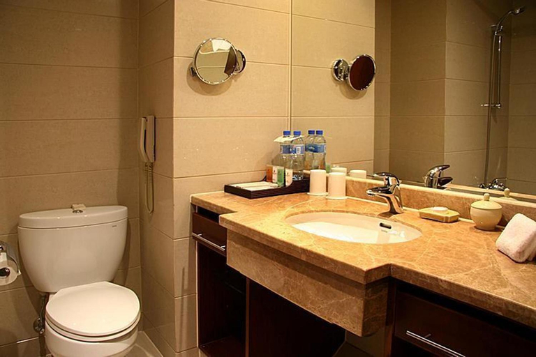 Bathroom 9