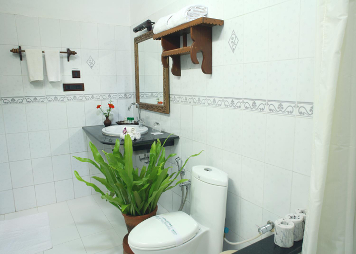 Bathroom 4, Soma Manaltheeram Ayurveda Beach, Thiruvananthapuram