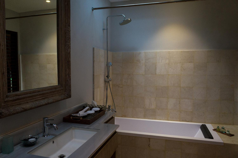 Bathroom 10