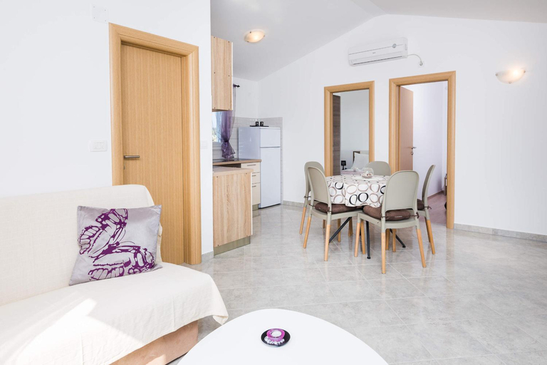 Others 4, Apartments Sucic, Marina