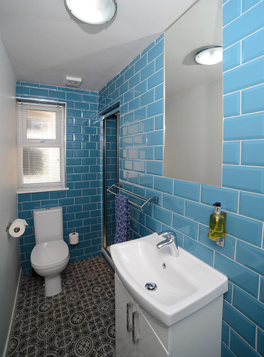 Bathroom 2, Twelve Apartments, Blackpool