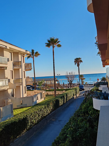 Others 5, Relax al Mare, Imperia