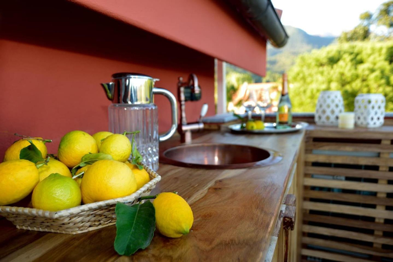 Food & Drinks 5, Villa Giovanna con terrazza panoramica, Jacuzzi e sauna, Savona