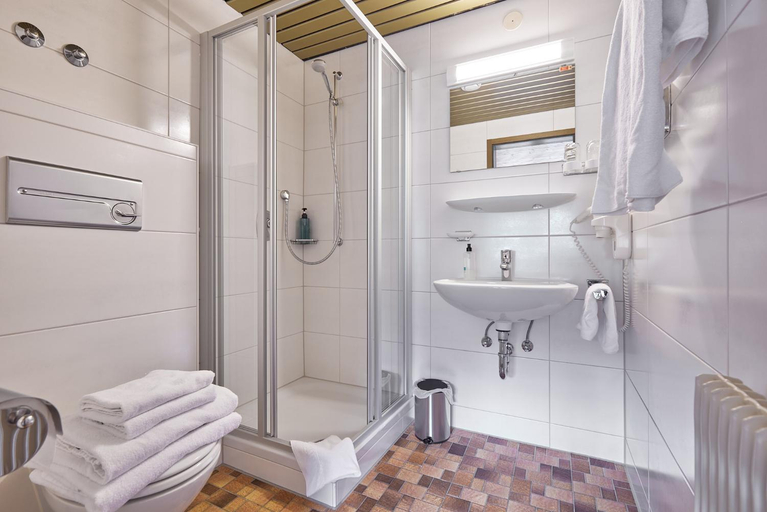 Bathroom 3, Landhotel Fuchs, Breisgau-Hochschwarzwald