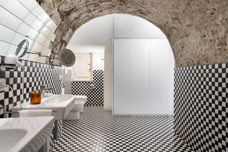 Bathroom 3, Marina Piccola 73, Napoli