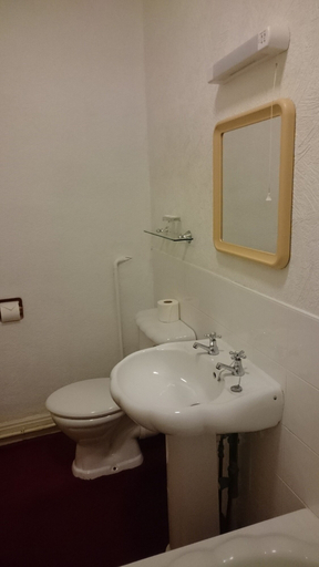 Bathroom 4, The Belgrave Hotel Tenby, Pembrokeshire