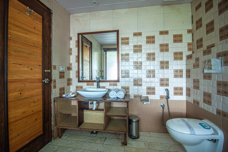 Bathroom, Snow Bloom Resort, Kullu