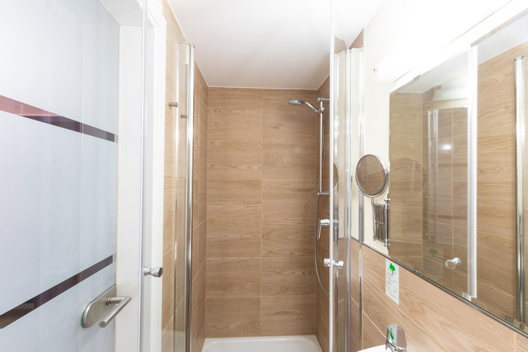 Bathroom 15
