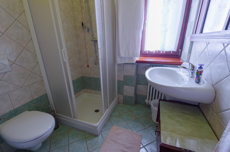 Bathroom 9