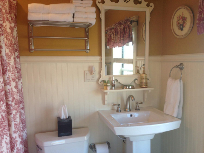 Bathroom 3, The Destination B&B llc, Washington