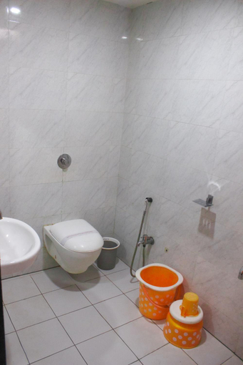 Bathroom 4, The musk, Satna