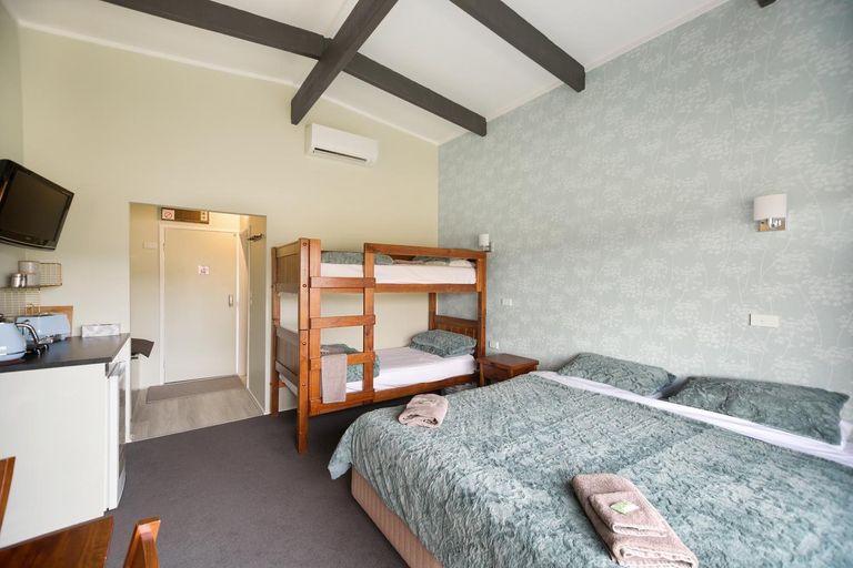 Others 4, Netflix Studio #5 │ King+Bunks │ Pool & Bus Buller, Mansfield