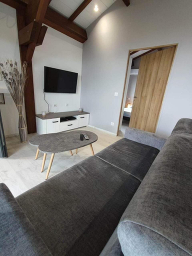 Shared lounge/TV area, Chalet Iris, L'Étang-Salé
