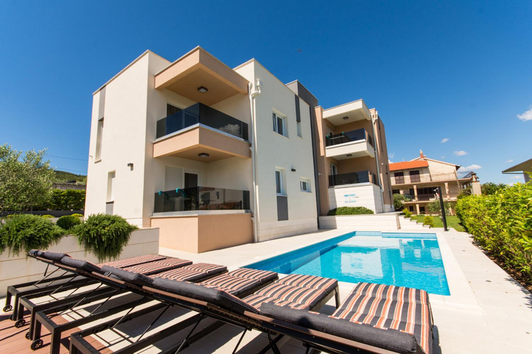 Others 4, Villa Piramida, Trogir
