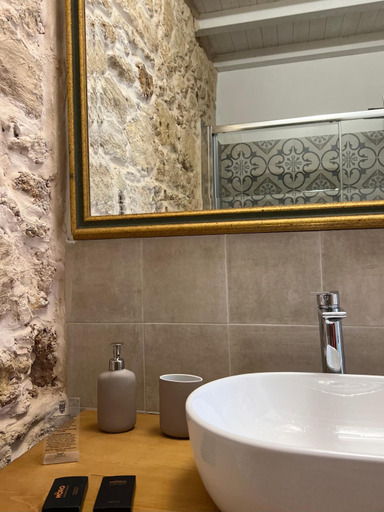 Bathroom 5, Michael Garden, Syracuse