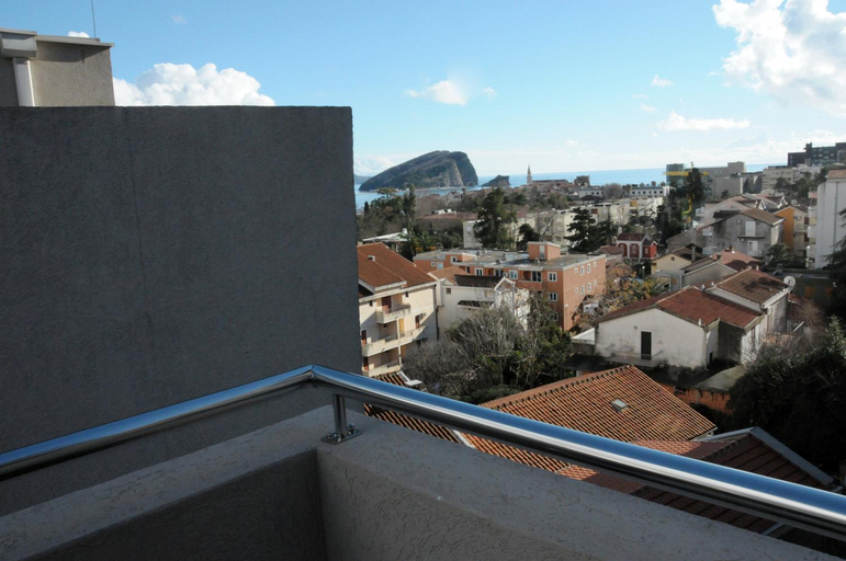 Others 4, Apartments Anita