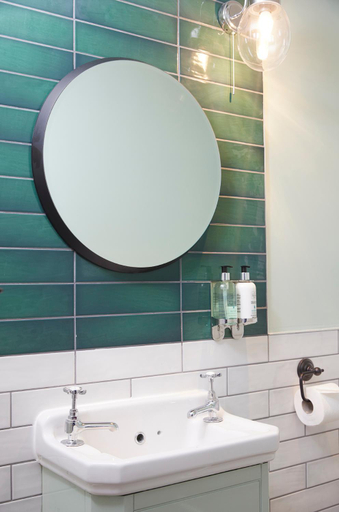 Bathroom 3, The Castle Hotel by Good Night Inns, Leicestershire