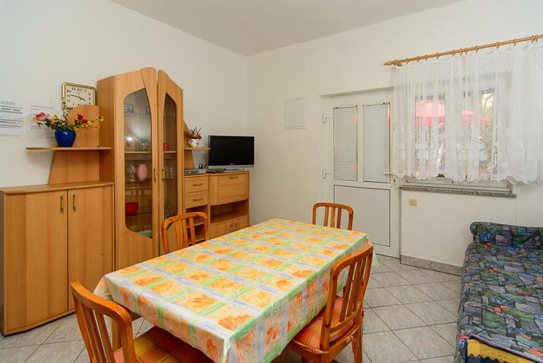 Shared lounge/TV area 3, Apartments Esad, Krk