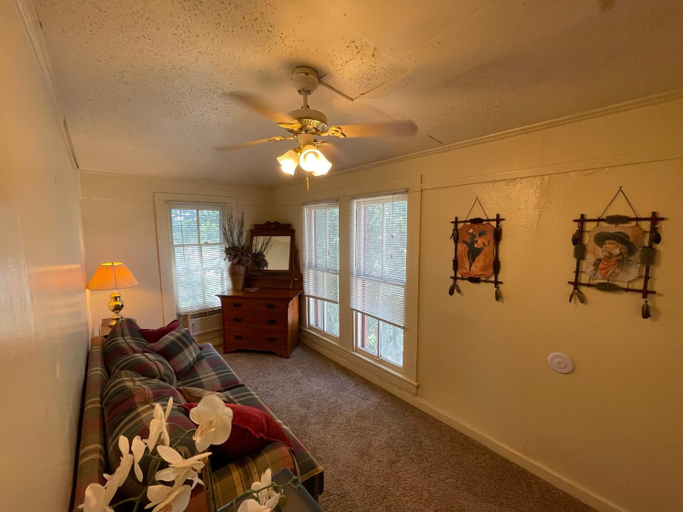 Others 3, Carriage Inn - Utopia Suite 4, Bandera