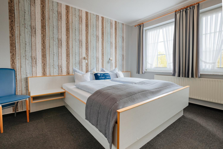 Bedroom 2, Hotel Schiffer, Wittmund