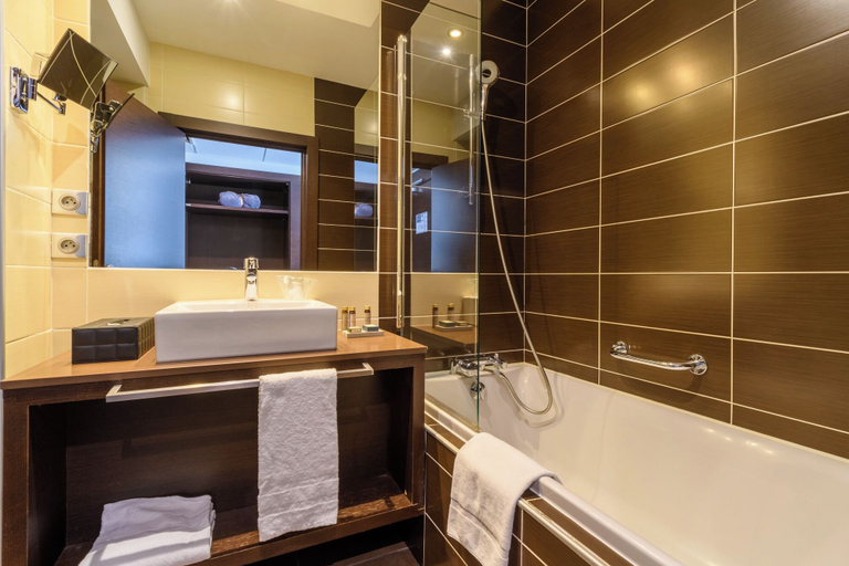 Bathroom 4, Hype Hotel, Landes