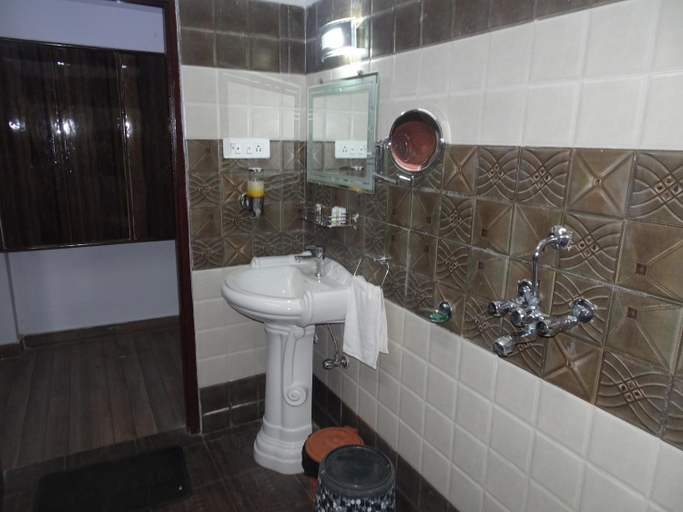 Bathroom 4, Foreigners' Inn, Varanasi