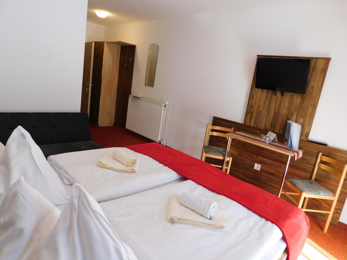 Bedroom 2, Alpenhotel & Aparthotel Lanz, Murtal
